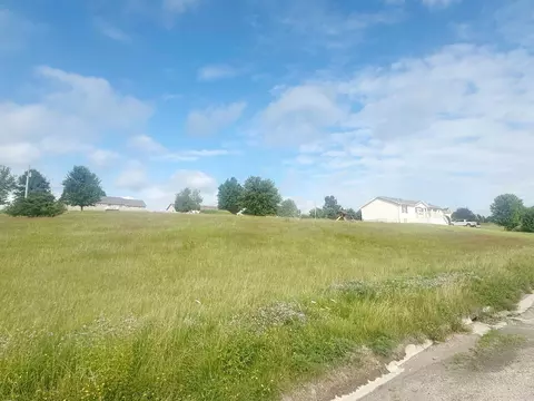 2416 Crown Rd, Decorah, IA 52101