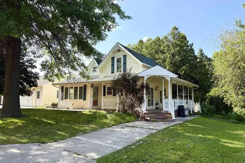 704 6th St, Traer, IA 50675