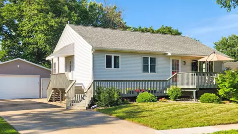 1114 Water St, New Hartford, IA 50660