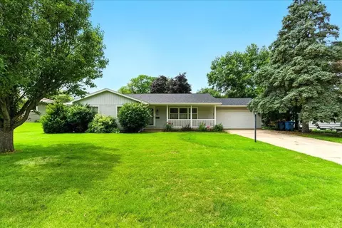 1131 Ridgemont Rd, Waterloo, IA 50701