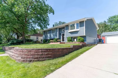 2028 Tilbury Rd, Waterloo, IA 50701