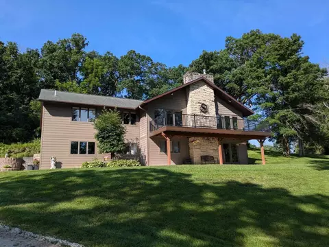 2155 Twin Springs Rd, Decorah, IA 52101