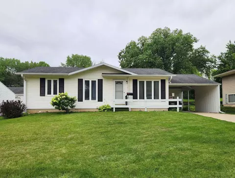 1745 Carriage Hill Dr, Waterloo, IA 50701