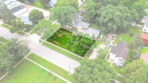 400 NW 2nd St, Independence, IA 50644