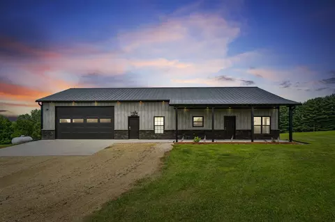 652 Two Rivers Ln, Harpers Ferry, IA 52146