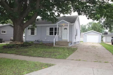 1112 Oregon St, Waterloo, IA 50702