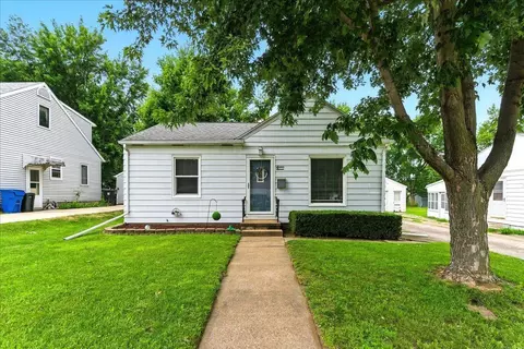 1611 Schreiber St, Cedar Falls, IA 50613