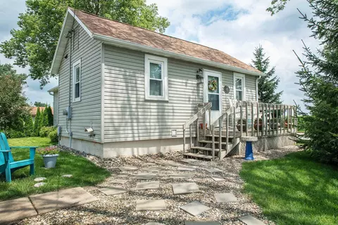 403 S Cherry St, Allison, IA 50602