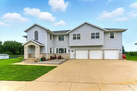 619 Sal Ave, Dunkerton, IA 50626