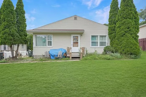 2023-2025 Burton Ave, Waterloo, IA 50703