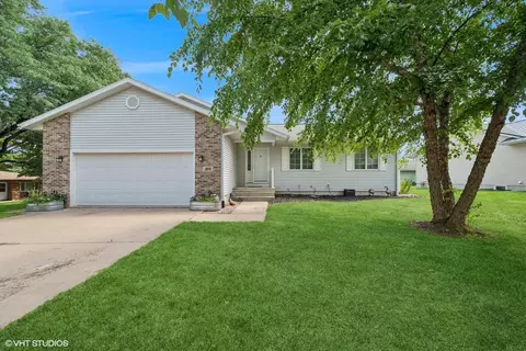 304 NW Park 26th St, Waverly, IA 50677