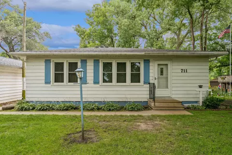 711 1st St, Evansdale, IA 50707