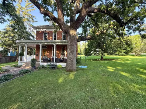812 Maple Ave, Decorah, IA 52101 photo 3