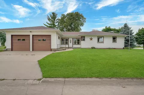 607 Parriott St, Aplington, IA 50604