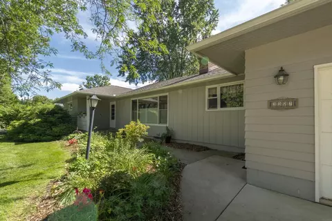 2227 Terrace Dr, Cedar Falls, IA 50613