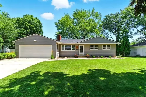 1219 S Hill Dr, Waterloo, IA 50701