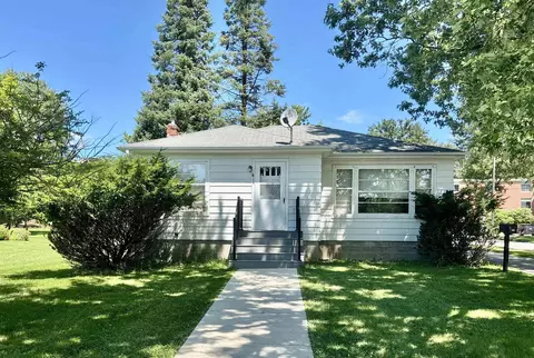 614 North St, Decorah, IA 52101