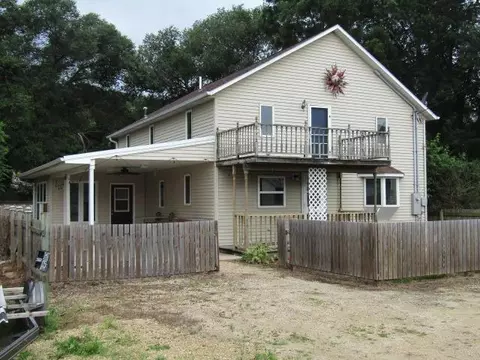 814 S 3rd Ln, Guttenberg, IA 52052