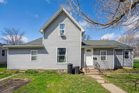 604 1st St, Traer, IA 50675