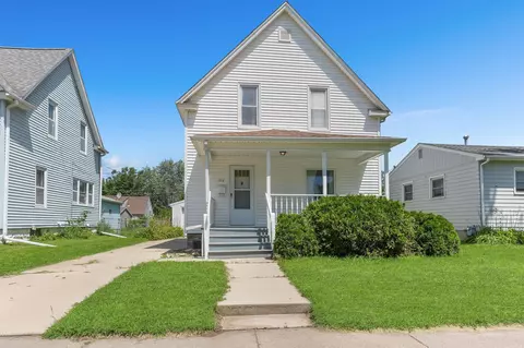 917 Hawthorne Ave, Waterloo, IA 50702