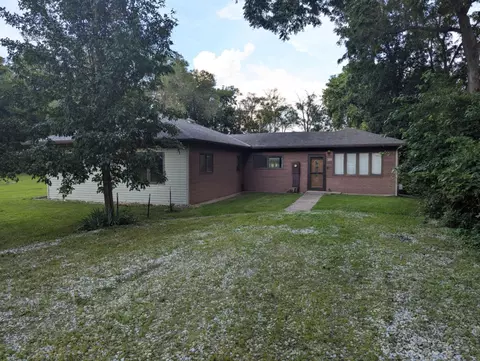 1920 Cottonwood Ln, Waterloo, IA 50703