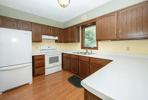 Kitchen - 426 N Plainview, Shell Rock, IA 50670 photo 3 of 5