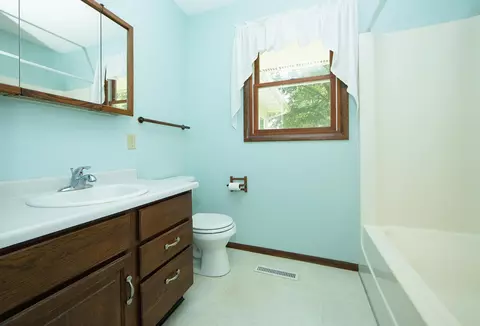 Bath - 426 N Plainview, Shell Rock, IA 50670 photo 1 of 1