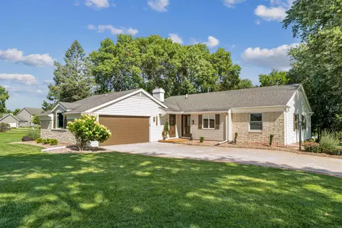 1329 Oak Park Blvd, Cedar Falls, IA 50613
