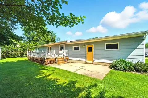 Exterior - 235 Adams St, Maynard, IA 50655 photo 2 of 4