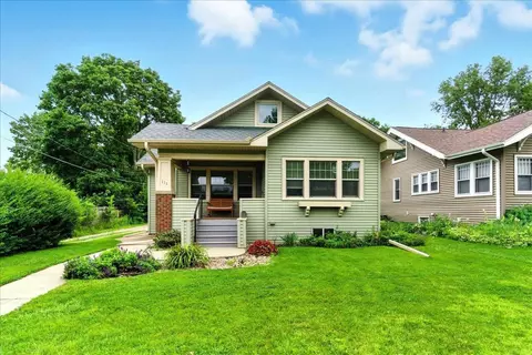 111 Lovejoy Ave, Waterloo, IA 50701
