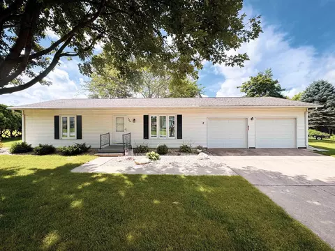 604 SW 6th Ave, Waukon, IA 52172