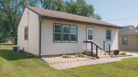 604 Pfeiffer Ave, Charles City, IA 50616