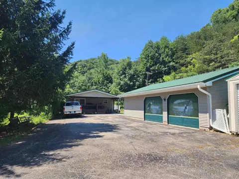 2344 Long View Ln, Harpers Ferry, IA 52146