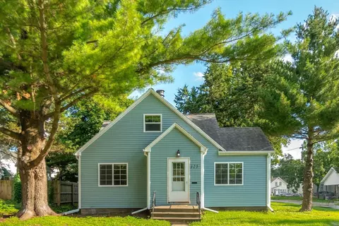 325 Reber Ave, Waterloo, IA 50701