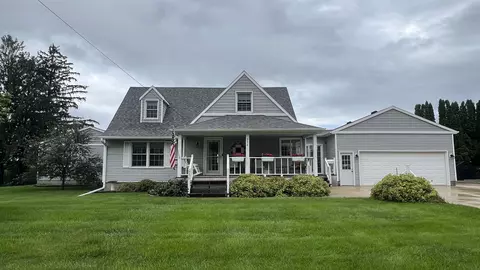 936 E Main St, New Hampton, IA 50659