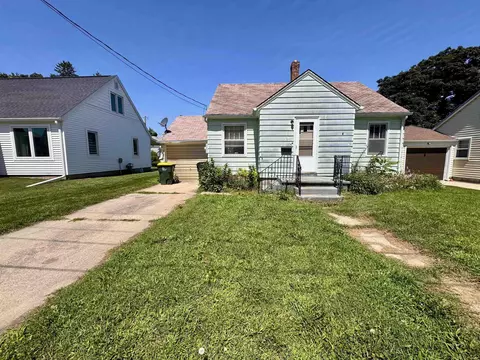 203 SW 1st Ave, Waukon, IA 52172