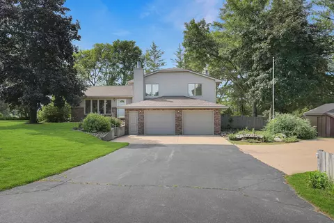 5912 Sierra Dr, Waterloo, IA 50701