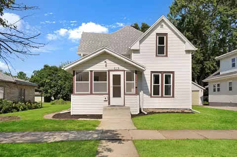 1927 Clay St, Cedar Falls, IA 50613