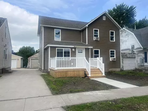 705 E Ave, Grundy Center, IA 50638