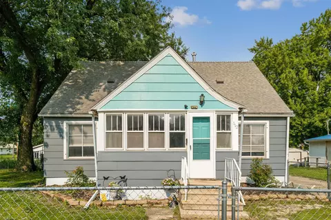 112 N Madison St, Hazleton, IA 50641
