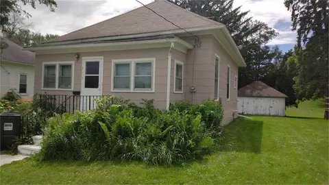 313 N Vine St, West Union, IA 52175