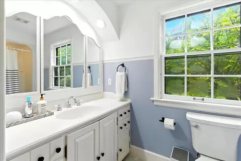 Bath - 141 Pershing Rd, Waterloo, IA 50701 photo 2 of 3