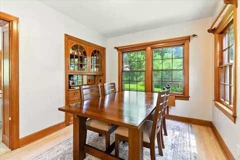 Dining - 141 Pershing Rd, Waterloo, IA 50701 photo 2 of 2