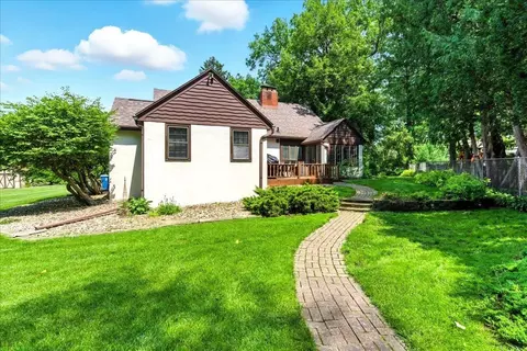 Exterior - 141 Pershing Rd, Waterloo, IA 50701 photo 7 of 12