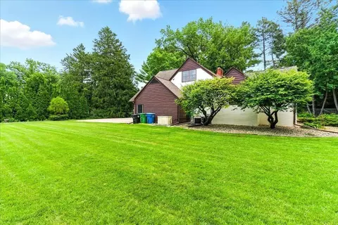Exterior - 141 Pershing Rd, Waterloo, IA 50701 photo 10 of 12
