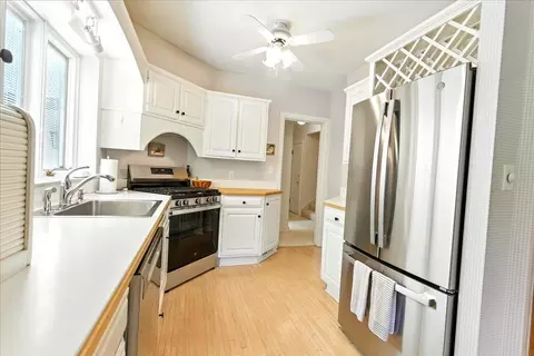 Kitchen - 141 Pershing Rd, Waterloo, IA 50701 photo 2 of 2
