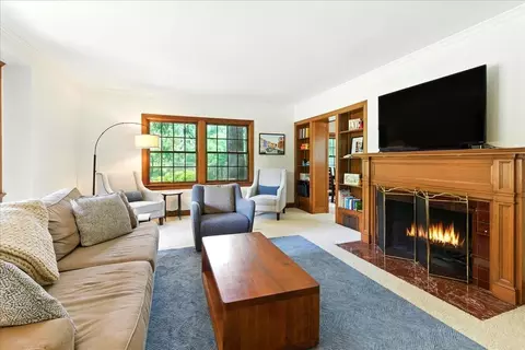 Living - 141 Pershing Rd, Waterloo, IA 50701 photo 1 of 3