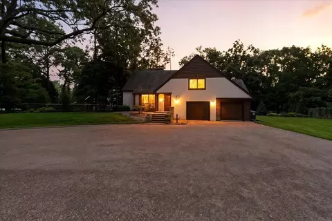 Exterior - 141 Pershing Rd, Waterloo, IA 50701 photo 5 of 12