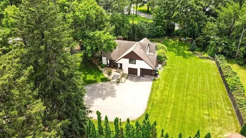 Exterior - 141 Pershing Rd, Waterloo, IA 50701 photo 4 of 12