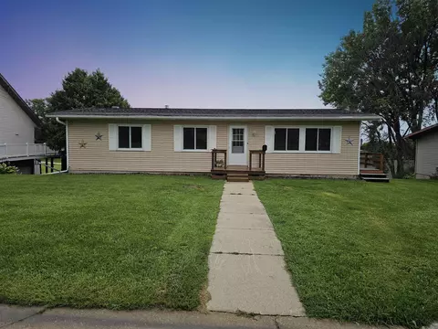 120 Fleet St, West Union, IA 52175